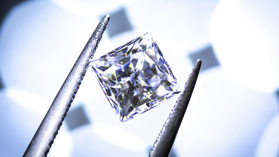 What Makes A Diamond Sparkle? Landsberg Jewelers