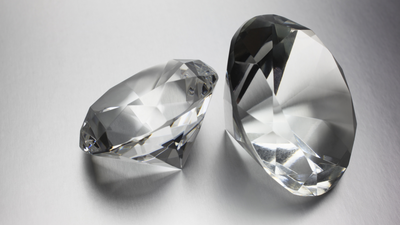 The Pros And Cons To Man-Made vs. Natural Diamonds